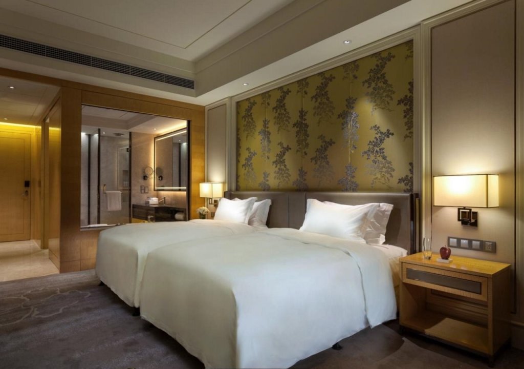 Наньнин: Ming Du Lakeside Hotel Nanning