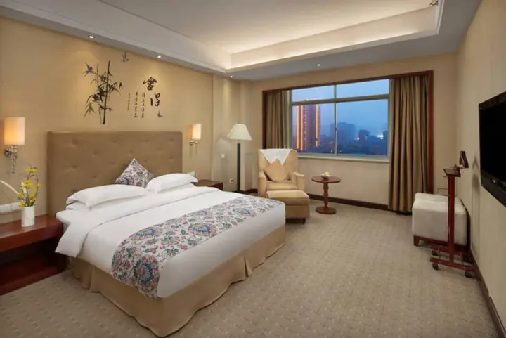 Йиян: Yiyang Huatian Hotel