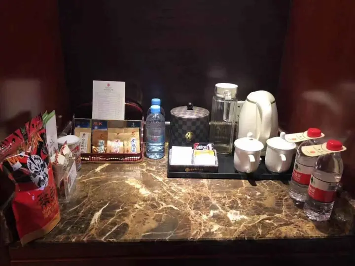 Йиян: Yiyang Huatian Hotel
