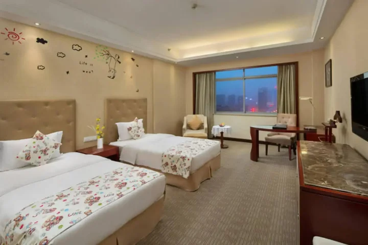 Йиян: Yiyang Huatian Hotel