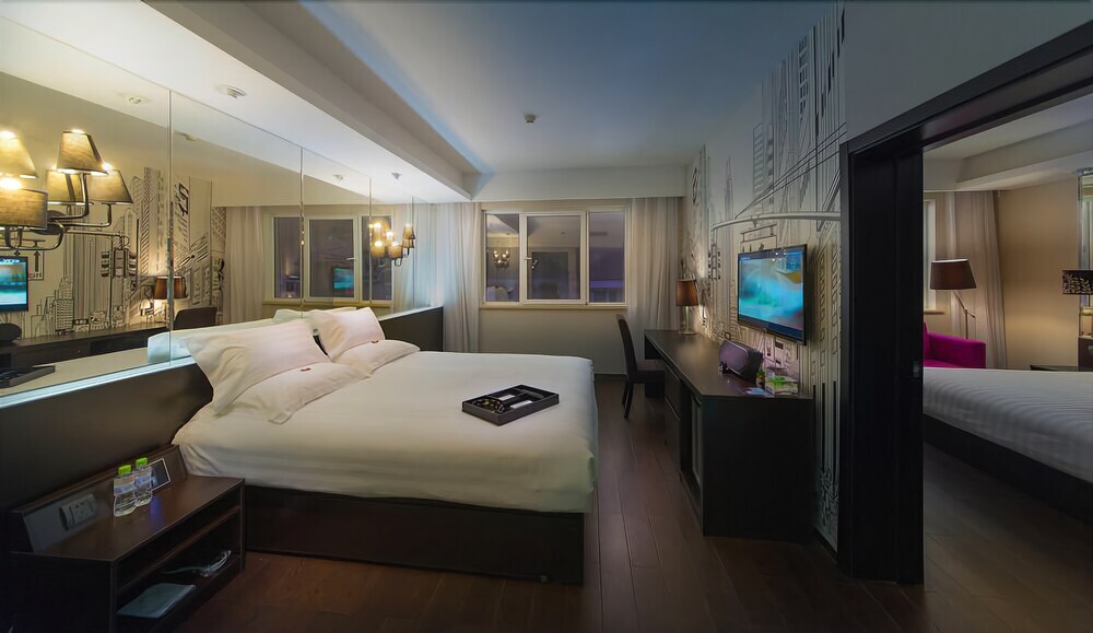 Циндао: Orange Hotel Select Qingdao Wusi Square