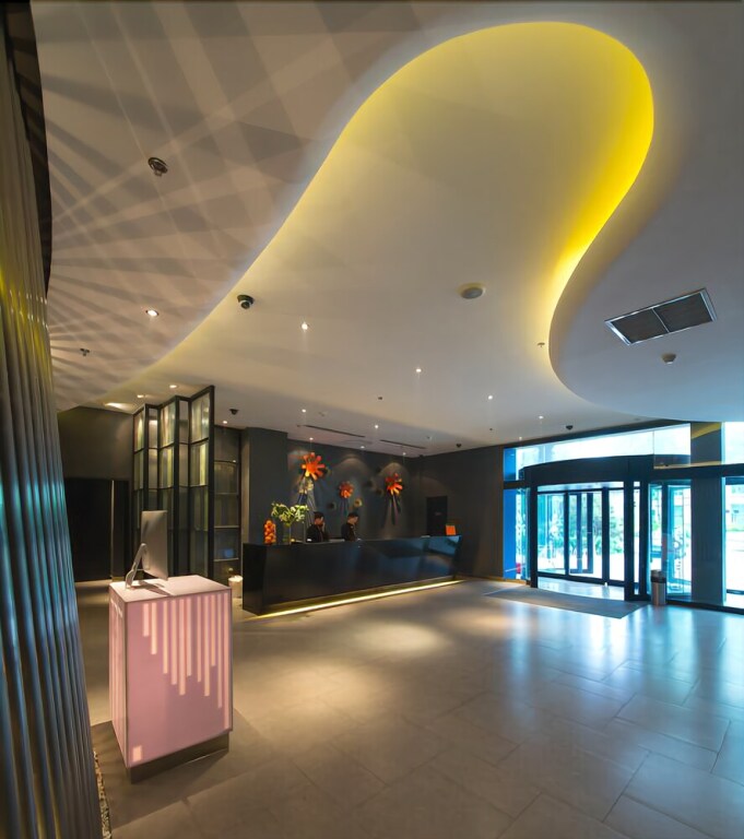 Циндао: Orange Hotel Select Qingdao Wusi Square