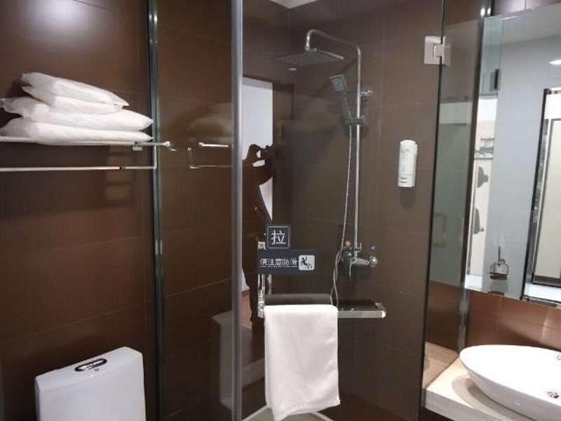 Цзиньчжун: IU Hotel JInzhong Jiexiu Railway Station Branch