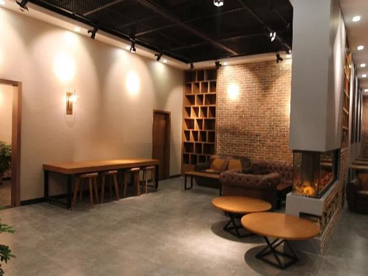 Цзинин: James Joyce Coffetel Qufu Bus Station Branch