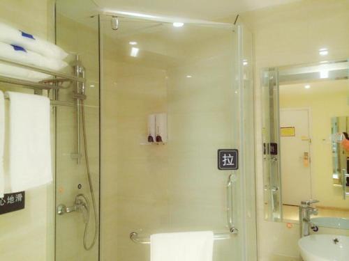 Ханчжоу: 7 Days Inn Hangzhou Xiaoshan Renmin Square Railway Station Branch