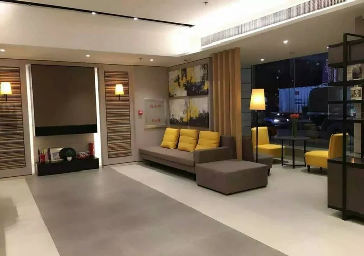 Шэньян: Homeinn Plus Hotel (Shenyang Railway Station East Square Subway Station)
