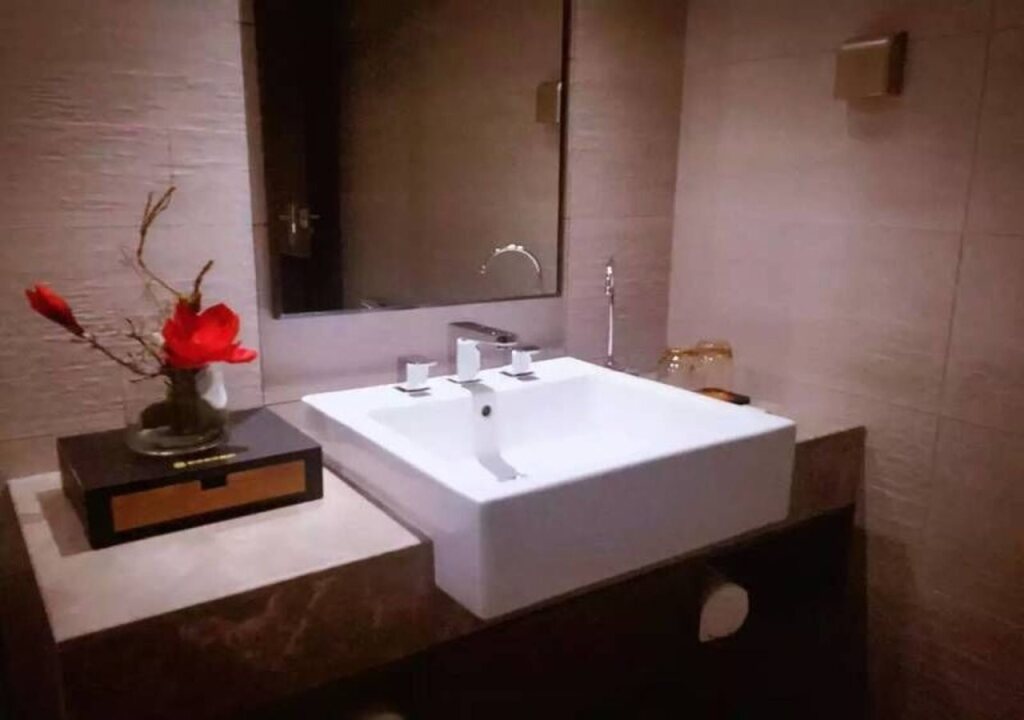 Шэньян: Homeinn Plus Hotel (Shenyang Railway Station East Square Subway Station)