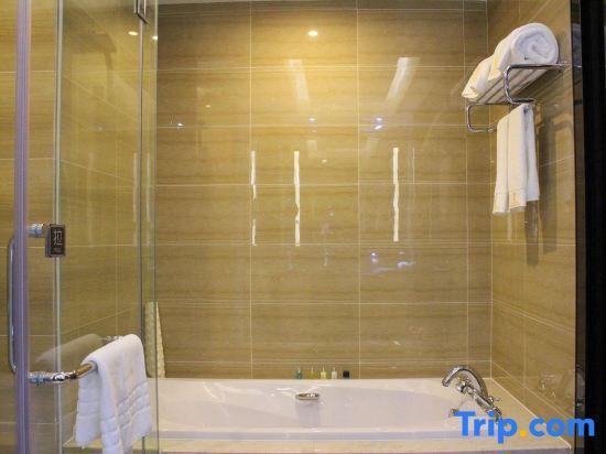 Чжаоцин: Golden Phoenix International Hotel