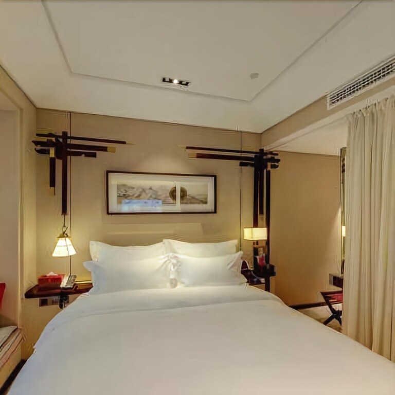 Дунъян: Homei Hotel