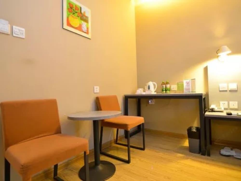 Лоян: Aviation City Center Hotel
