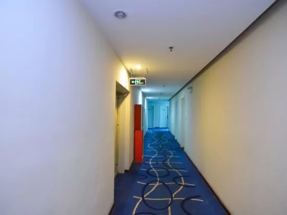 Лоян: Aviation City Center Hotel