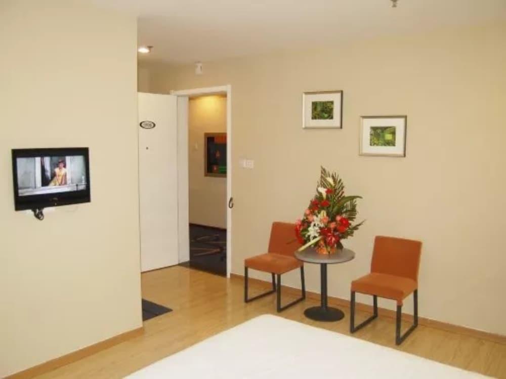 Лоян: Aviation City Center Hotel