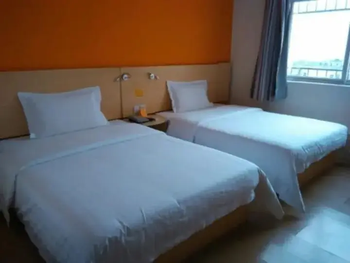 Хэчжоу: 7Days Inn Youpin Hotel (Hezhou High-speed Railway Station Fu'anju)