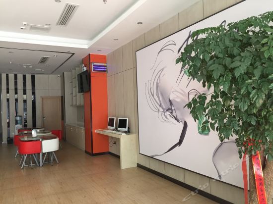 Синъи: 7 Days Premium Guangyi Magic West Road Branch