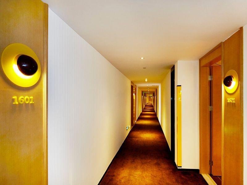 Синъи: 7 Days Premium Guangyi Magic West Road Branch