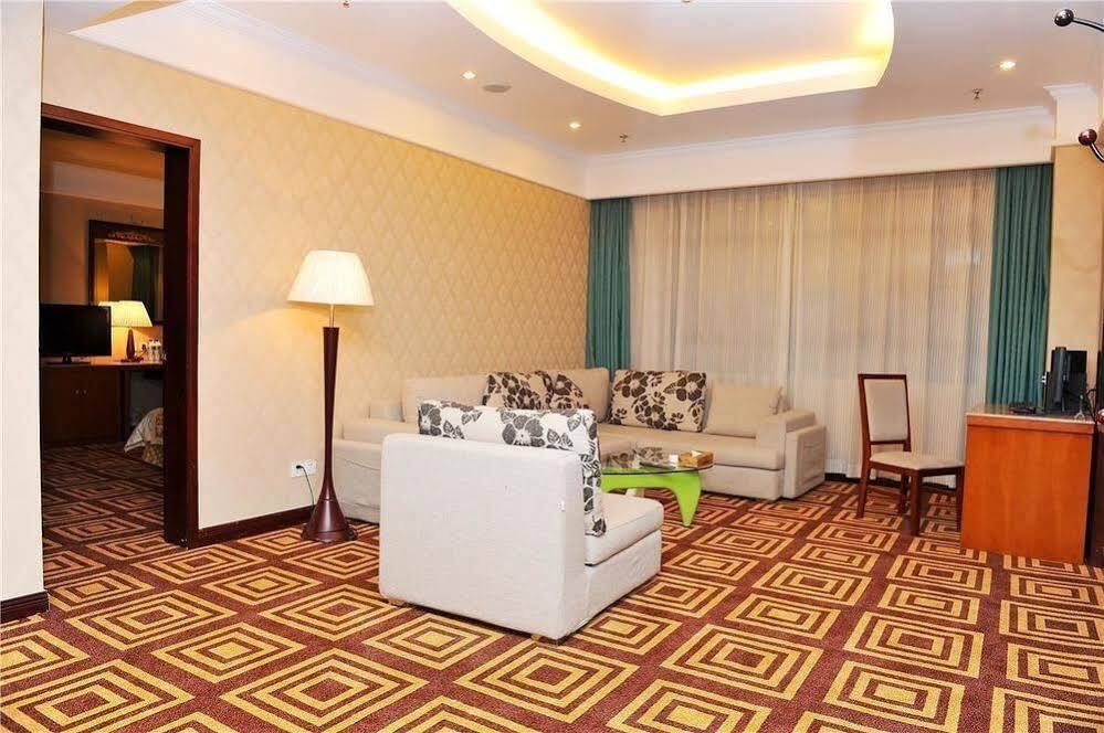 Ухань: Zhong Tian Century Hotel - Wuhan