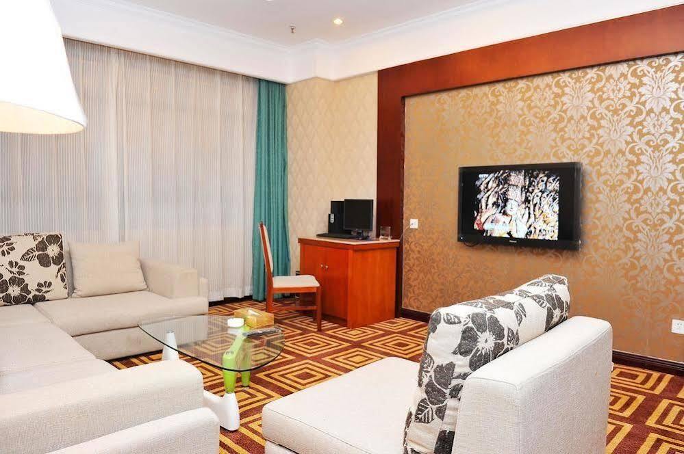Ухань: Zhong Tian Century Hotel - Wuhan
