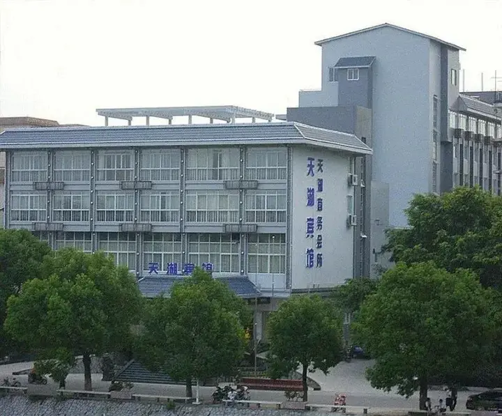 Гуйлинь: Tian Hu