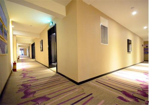 Ухань: Lavande Hotel Wuhan Guanggu Xiongchu Road Branch