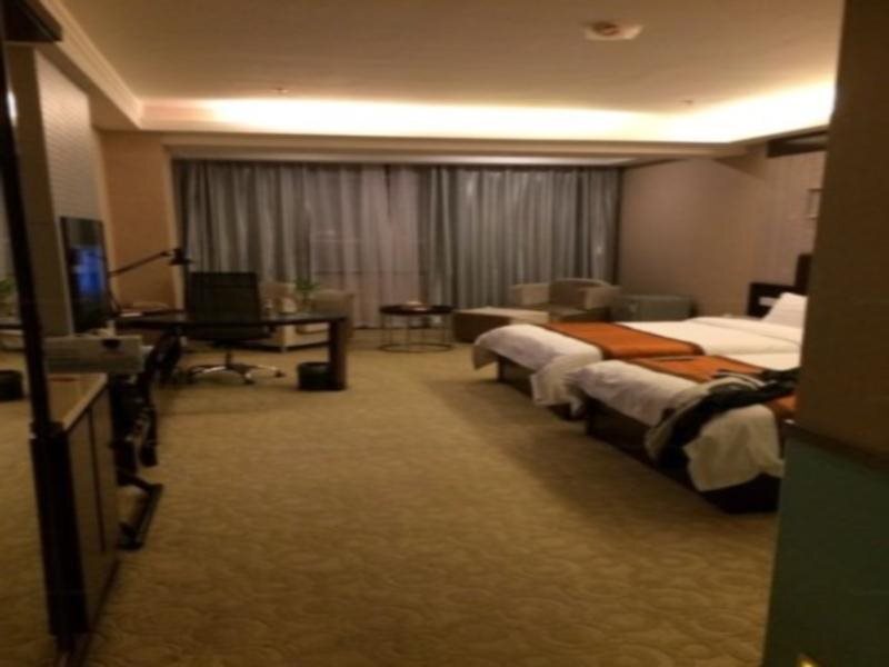 Аксу: Aksu Pudong Holiday Hotel