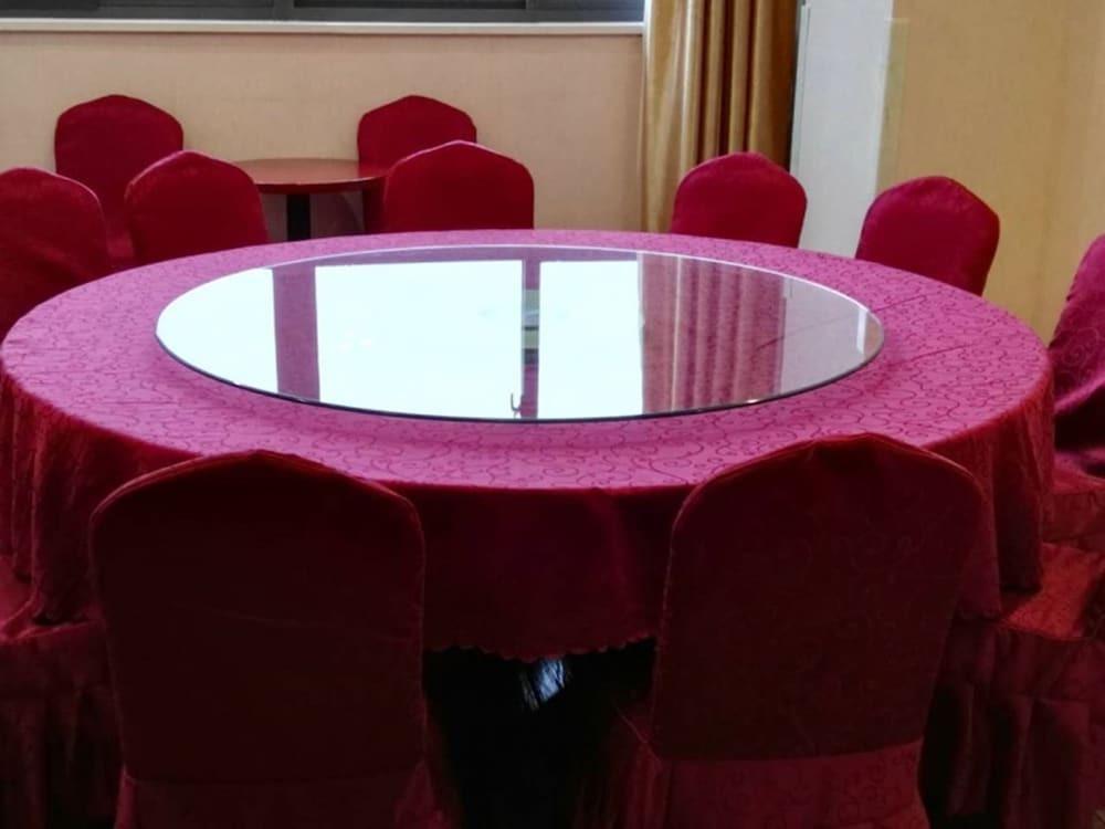 Луань: GreenTree Inn LiuAn Huoshan County Economic Development Zone Hotel