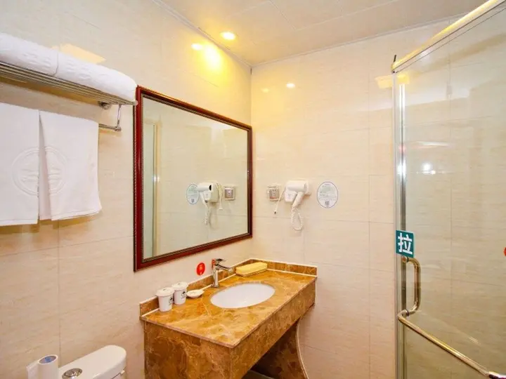 Луань: GreenTree Inn LiuAn Huoshan County Economic Development Zone Hotel