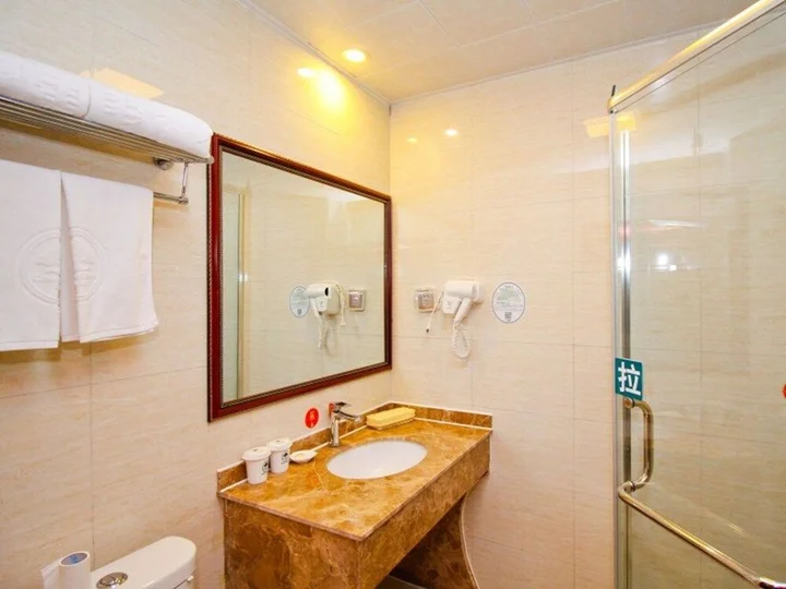 Луань: GreenTree Inn LiuAn Huoshan County Economic Development Zone Hotel