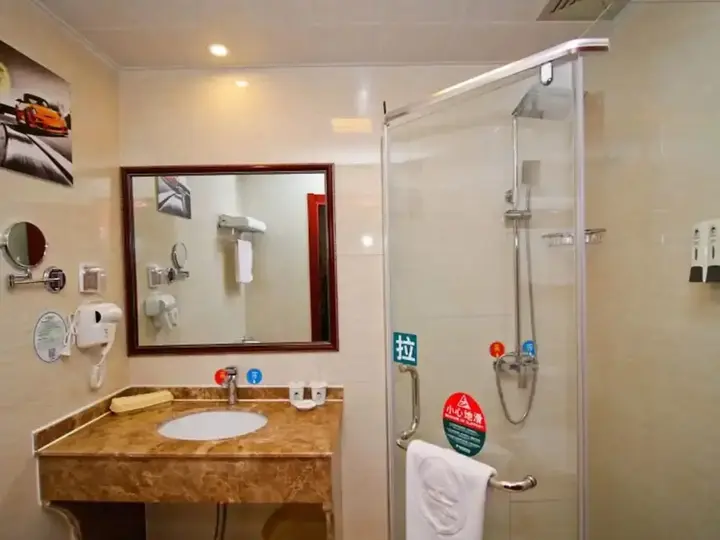 Луань: GreenTree Inn LiuAn Huoshan County Economic Development Zone Hotel