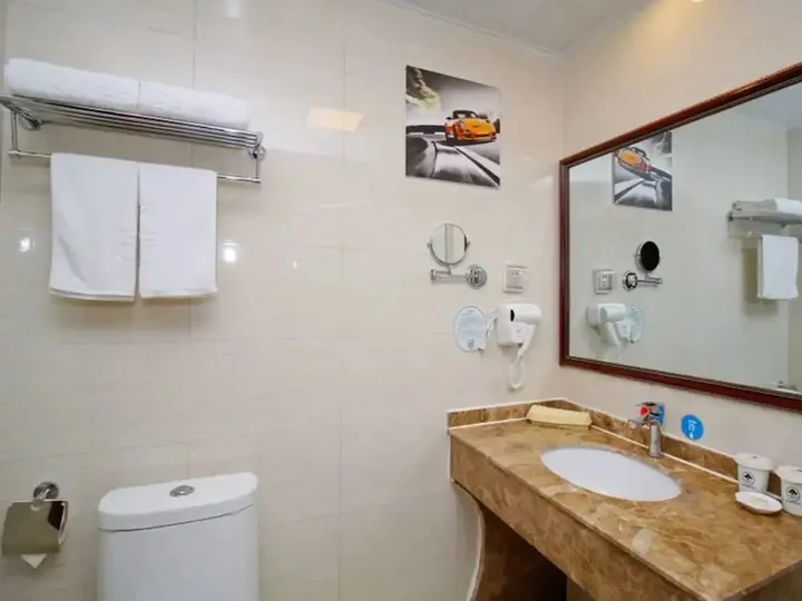 Луань: GreenTree Inn LiuAn Huoshan County Economic Development Zone Hotel