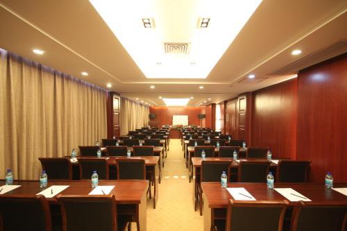 Шанхай: Vienna Hotel Shanghai Pudong Expo