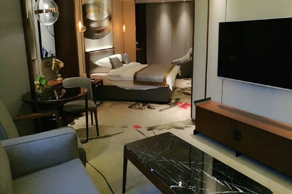 Цзеян: Donghu Grand Hotel