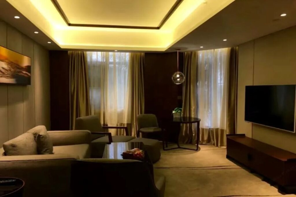 Цзеян: Donghu Grand Hotel