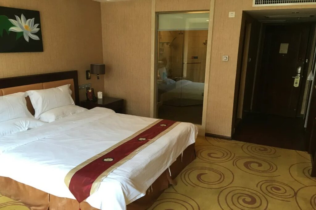 Цзеян: Donghu Grand Hotel