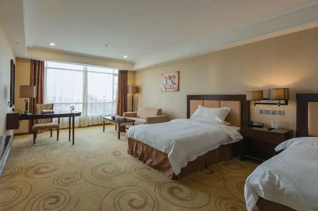 Цзеян: Donghu Grand Hotel