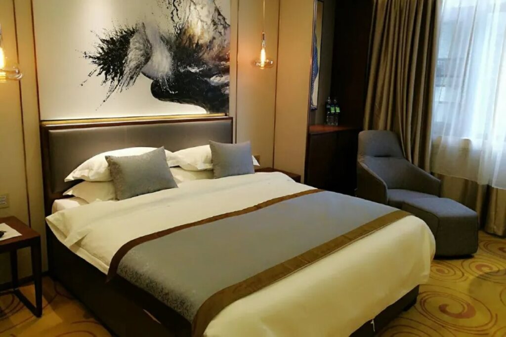 Цзеян: Donghu Grand Hotel