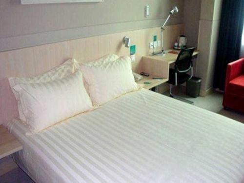 Цзинин: Jinjiang Inn Jining Yanzhou Century Yinzuo Plaza