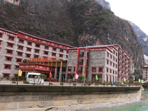 Шангри-Ла: Shangri-La Balagezong Tibetan Ecological Hotel