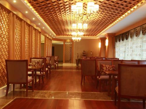 Шангри-Ла: Shangri-La Balagezong Tibetan Ecological Hotel