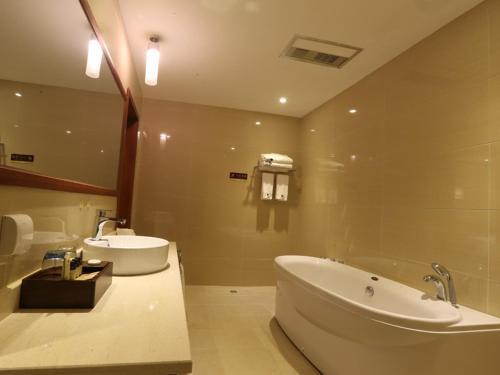 Шангри-Ла: Shangri-La Balagezong Tibetan Ecological Hotel