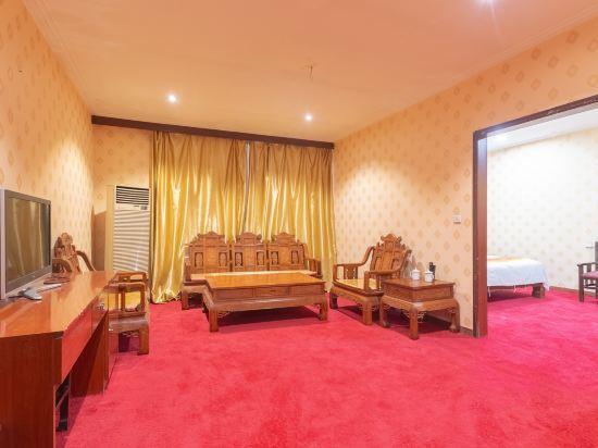 Цзинин: Kongfu Hotel