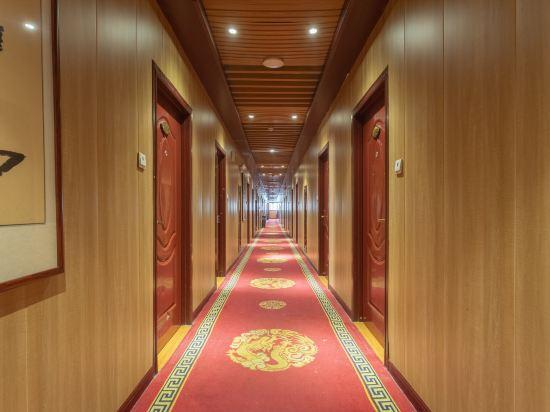 Цзинин: Kongfu Hotel