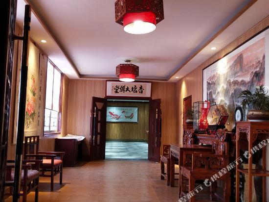 Цзинин: Kongfu Hotel