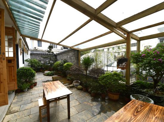 Гуйлинь: Guilin The Yao Nationality South Courtyard National House