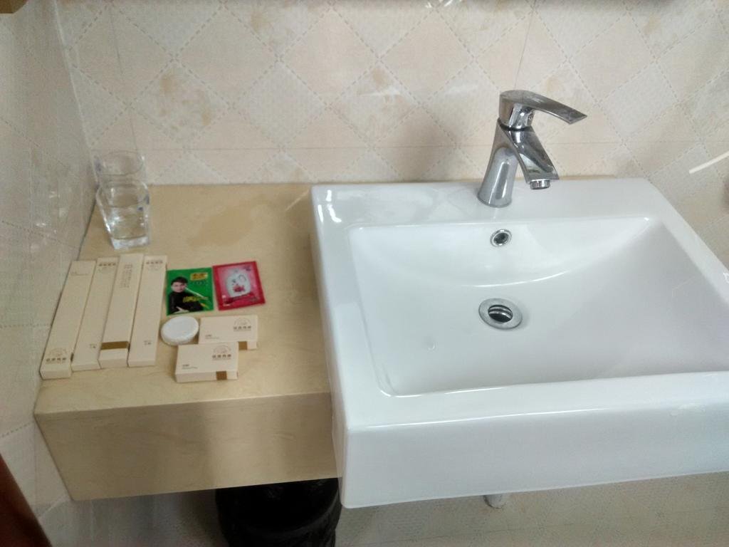 Фэньи: Home Away from Home Mao