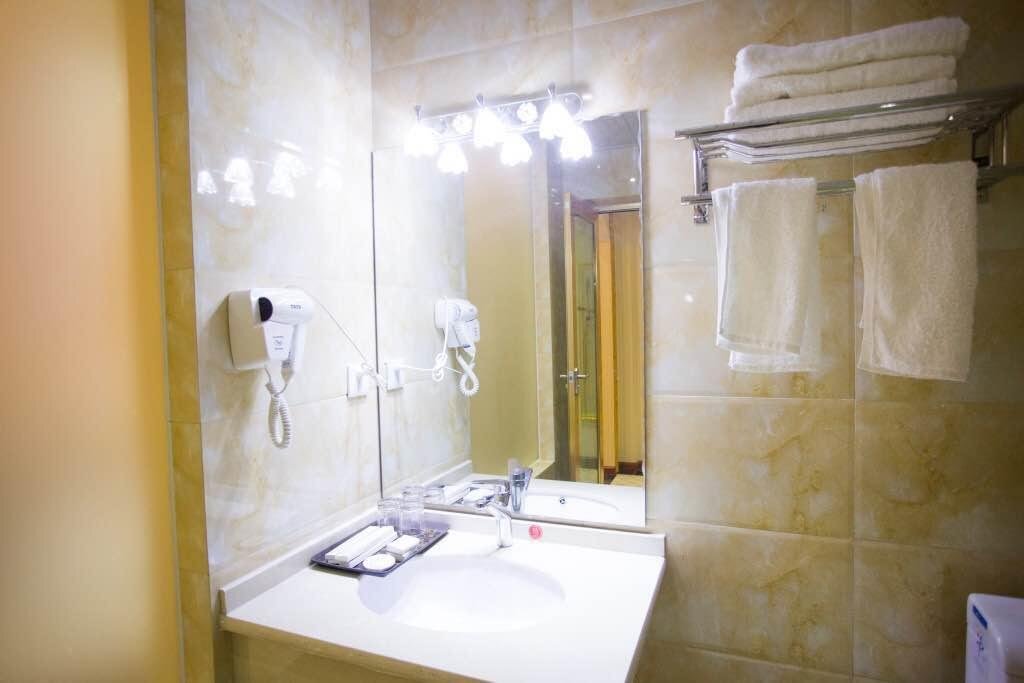 Шангри-Ла: Kai Bin Bo Yue Business Hotel