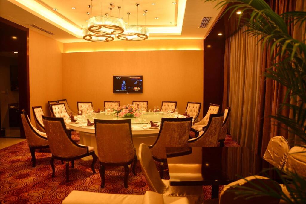 Аньцин: Huating Lake Shijiyuan Intl Hotel