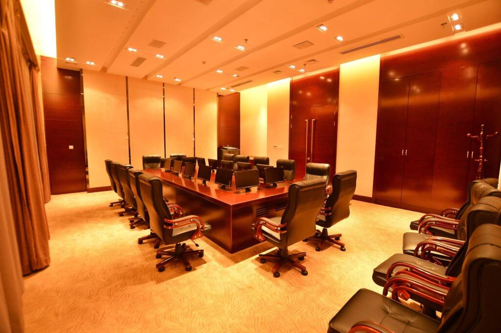 Аньцин: Huating Lake Shijiyuan Intl Hotel