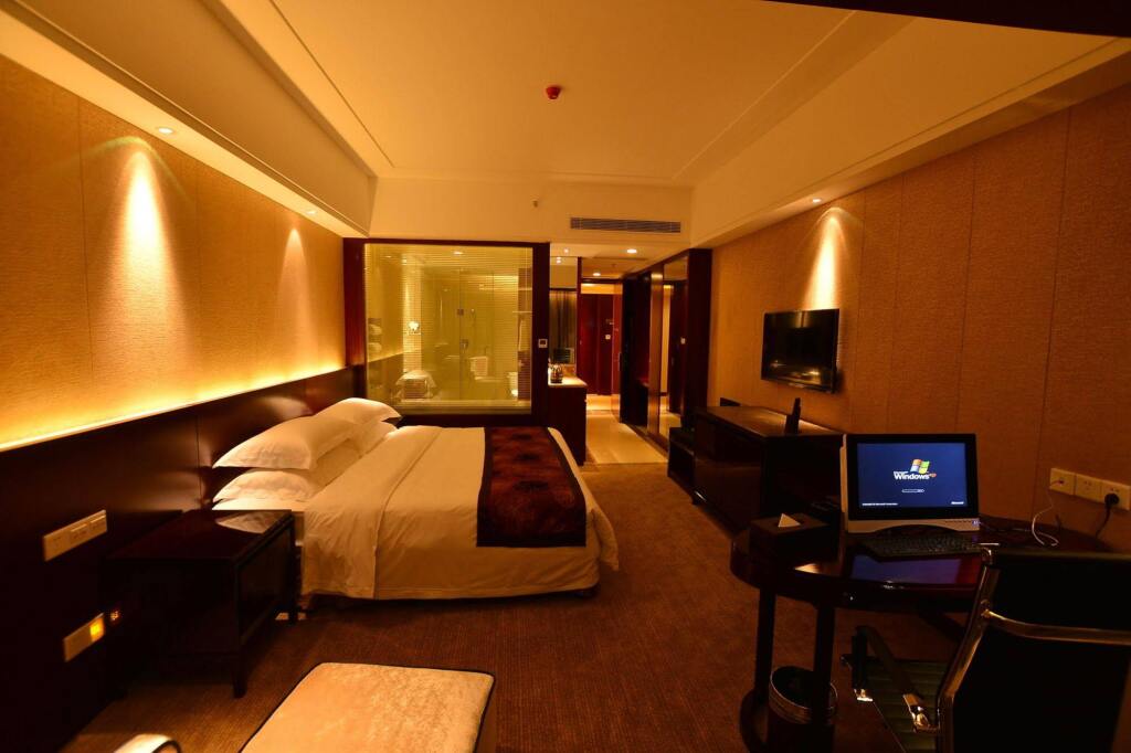 Аньцин: Huating Lake Shijiyuan Intl Hotel
