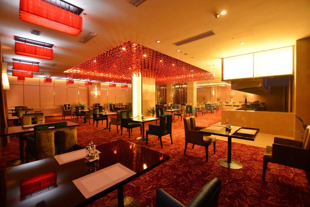 Аньцин: Huating Lake Shijiyuan Intl Hotel