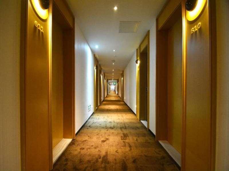 Чжэнчжоу: IU Hotel Zhengzhou Lvcheng Square Subway Station Branch